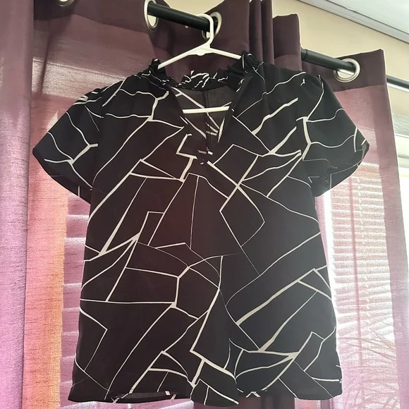 2 Shirts - Cream and Black Boxy 3/4 Sleeve Blouse - Picture 3 of 3